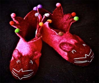 Red mouse crown shoe
